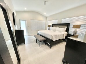 3 habitaciones, escritorio, tabla de planchar con plancha y wifi gratis 