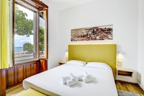 1 bedroom, in-room safe, iron/ironing board, free WiFi