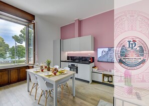 Kühlschrank, Mikrowelle, Ofen, Geschirrspüler