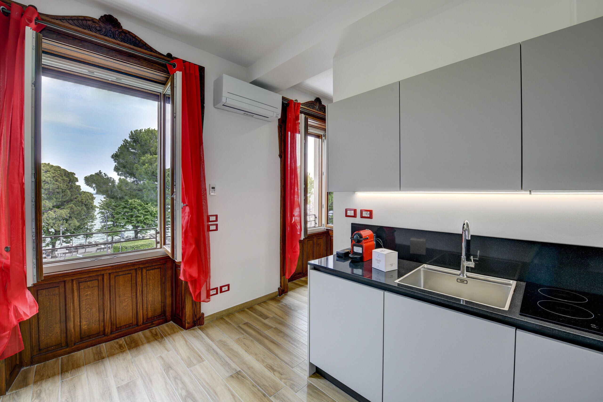 Kühlschrank, Mikrowelle, Ofen, Geschirrspüler