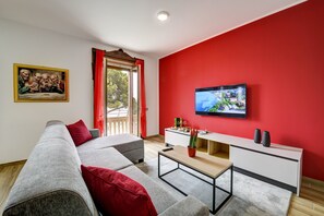 TV, Netflix, streaming services