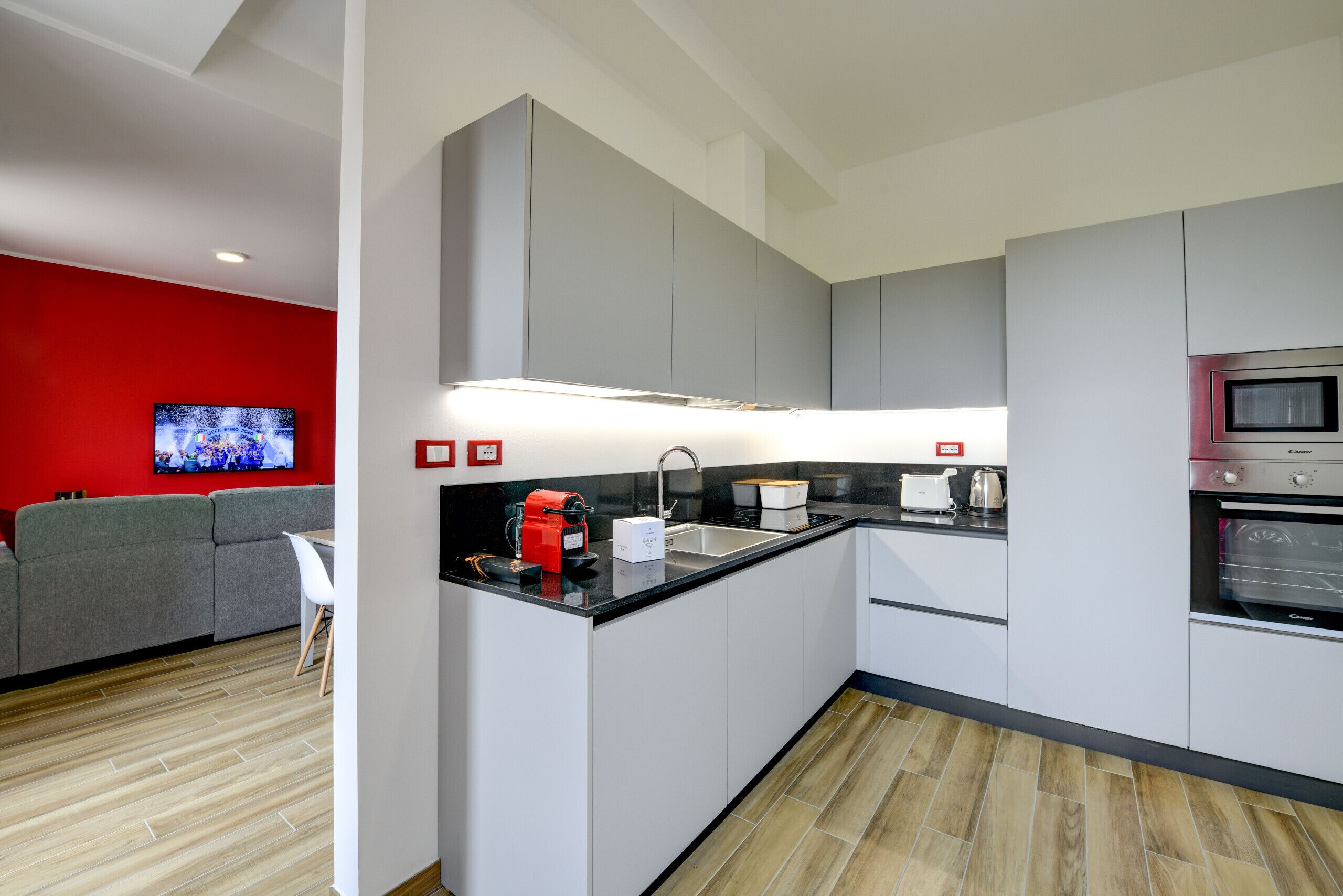 Kühlschrank, Mikrowelle, Ofen, Geschirrspüler