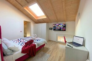 2 bedrooms, in-room safe, free WiFi, bed sheets