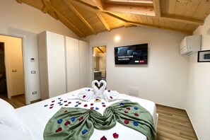 3 bedrooms, in-room safe, iron/ironing board, free WiFi