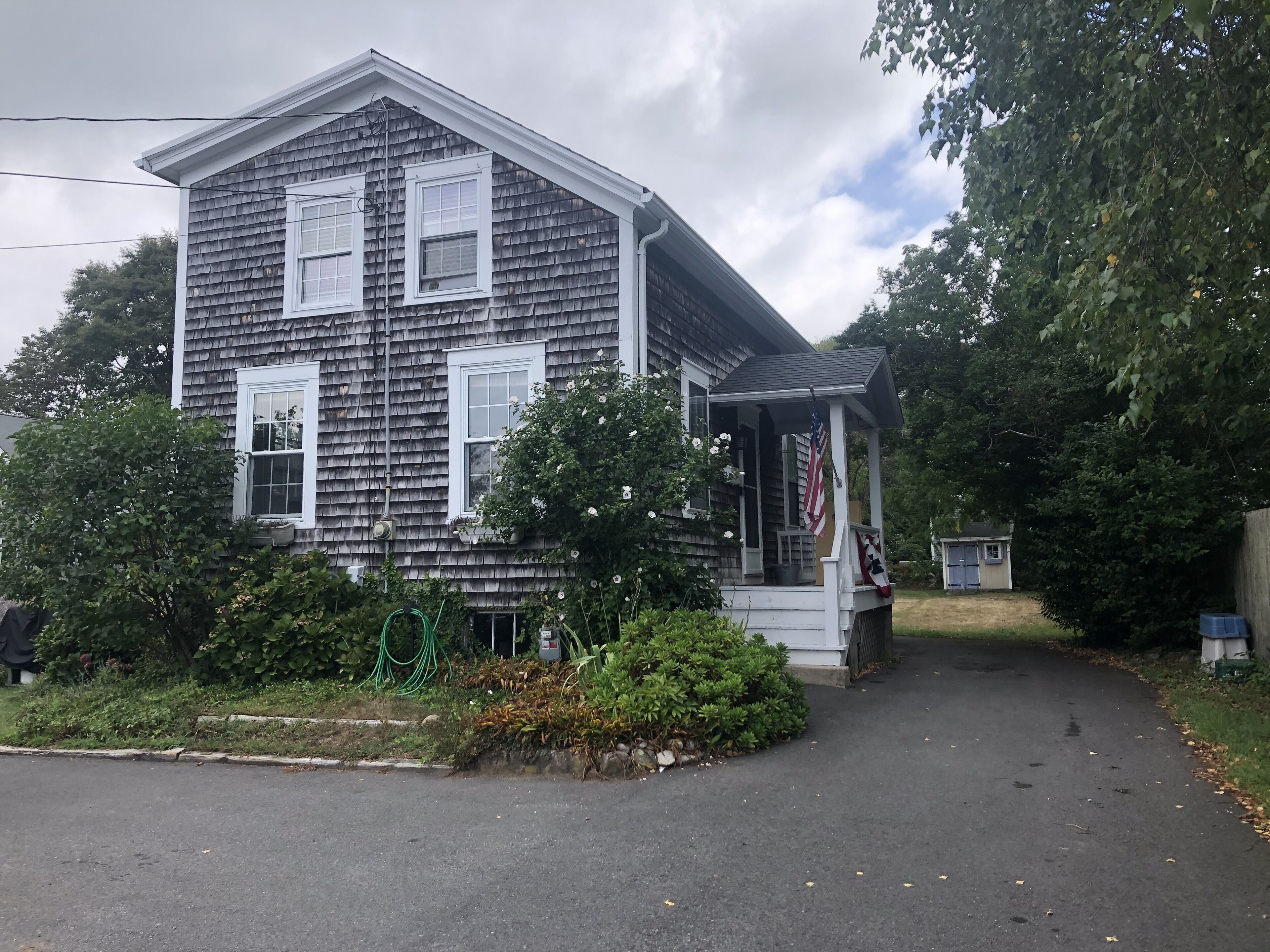 Charming Padanarum Cottage, Across Street from Ocean, Heart of Village Rental