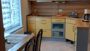 Fridge, stovetop, dishwasher, coffee/tea maker