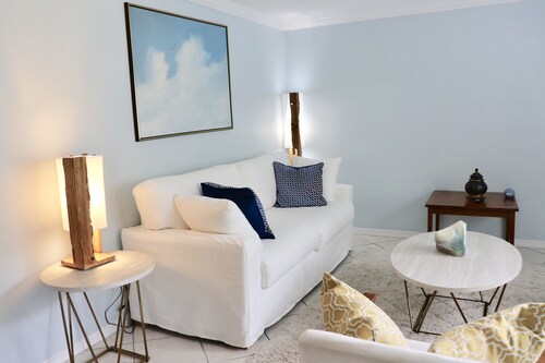 A + Location!  2 Bedroom/ 2 Bath Condo with pool/ stroll to beautiful beach