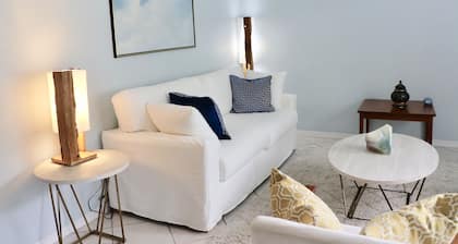 A + Location! 2 Bedroom/ 2 Bath Condo with pool/ stroll to beautiful beach