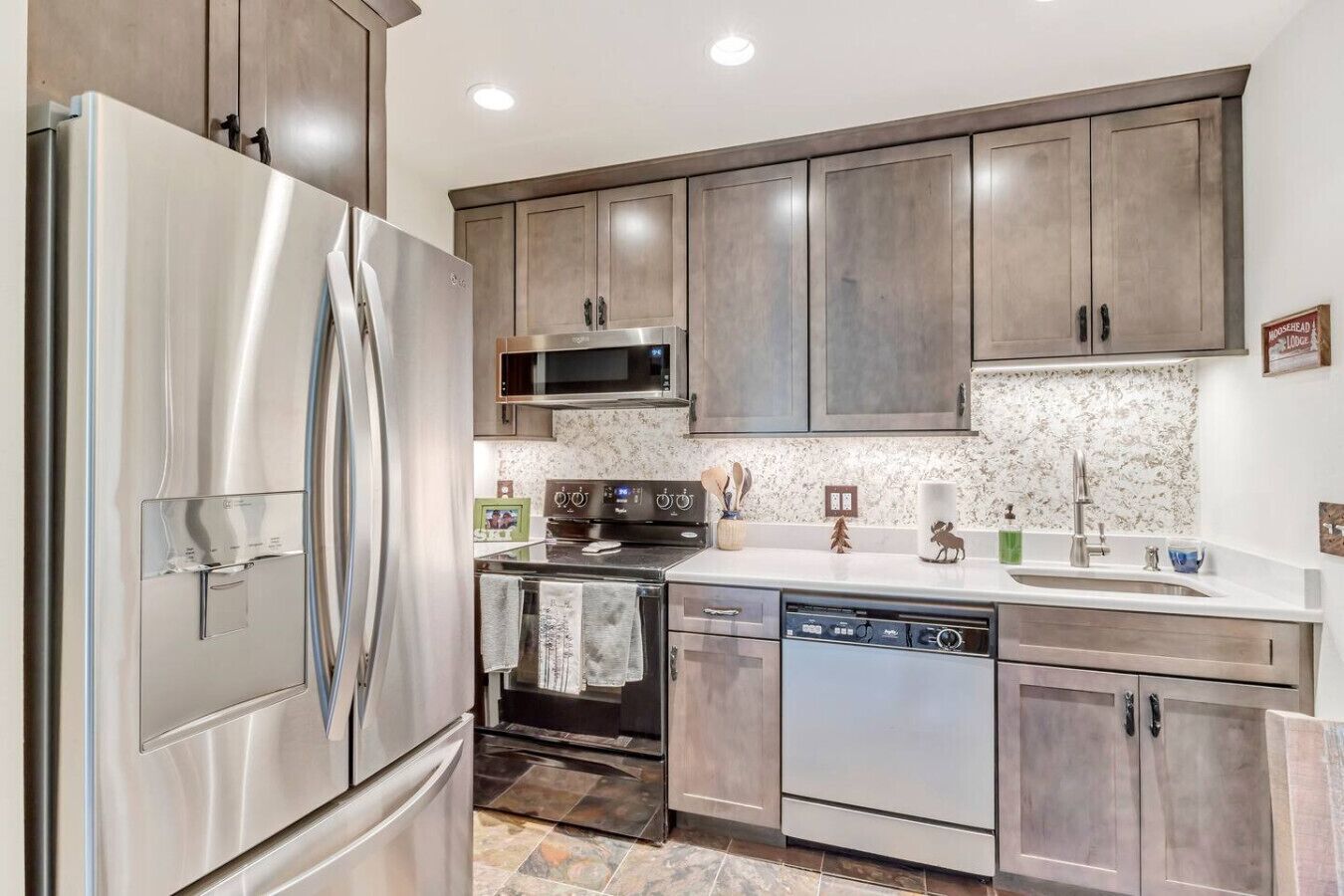 Refrigerador, microondas, horno y parrilla de estufa 