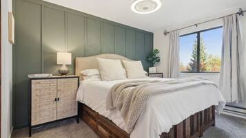 Iron/ironing board, free WiFi, bed sheets