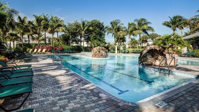 Naples, FL.  Lely Resort Gorgeous 2 bed, plus den sleeps 6. Free Golf till 10/15