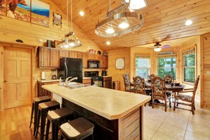 Fridge, microwave, oven, stovetop - Spacious 4 BR Cabin w/ Stunning Mountain Views! Pet Friendly! Hot Tub! (Blue Ridge)