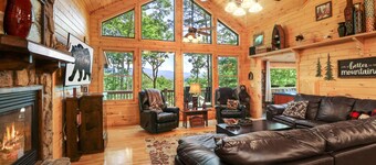 Spacious 4 BR Cabin w/ Stunning Mountain Views! Pet Friendly! Hot Tub!