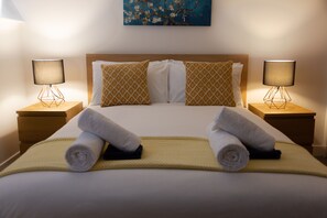 1 bedroom, iron/ironing board, travel cot, free WiFi - Elegant and Comfy in The Heart of Glasgow (Glasgow)