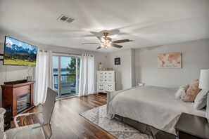 3 bedrooms, desk, iron/ironing board, free WiFi - Lake Belton Get away with AMAZING View RENT TWO NIGHTS GET ONE FREE in APRIL (Belton)