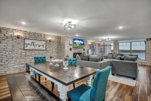 Interior - Lake Belton Get away with AMAZING View RENT TWO NIGHTS GET ONE FREE in APRIL (Belton)