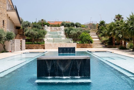 Seasonal outdoor pool, open 9:00 AM to 6:00 PM, pool loungers. Al Balhara Resort & Spa