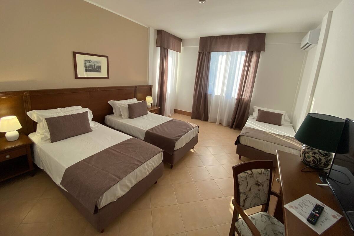 Standard Triple Room | Premium bedding, minibar, in-room safe, desk