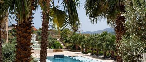 Seasonal outdoor pool, open 9:00 AM to 6:00 PM, pool loungers