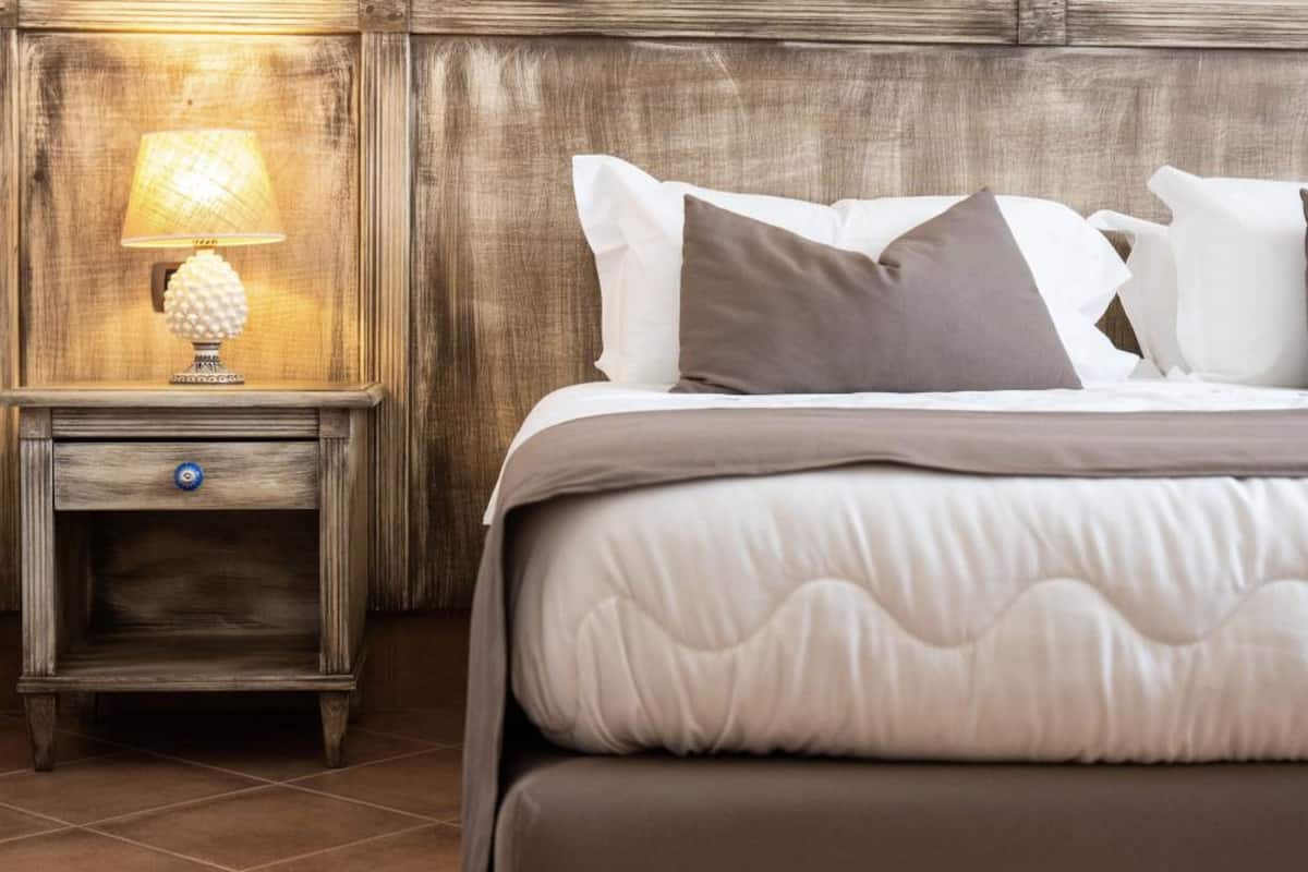Comfort Room | Premium bedding, minibar, in-room safe, desk