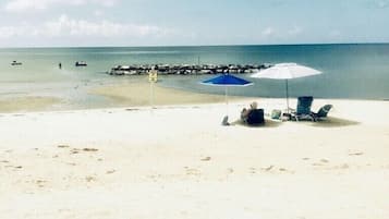 Beach nearby, sun-loungers, beach towels