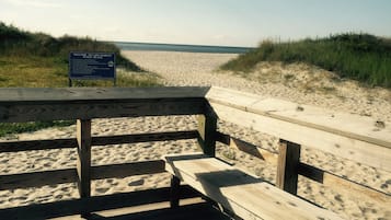 ビーチの近く、サンラウンジャー、ビーチタオル