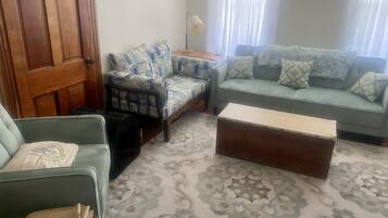 Smart TV, DVD player, books, printers