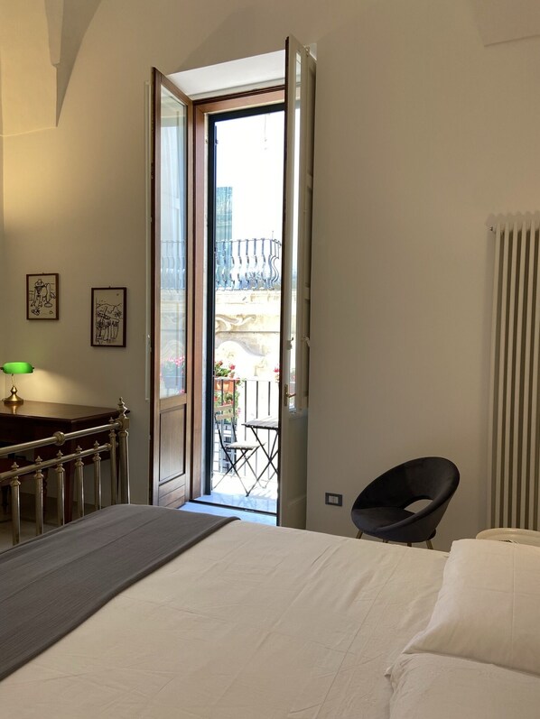 1 bedroom, in-room safe, desk, iron/ironing board