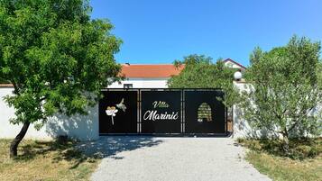 Enceinte de lâhĂ©bergement