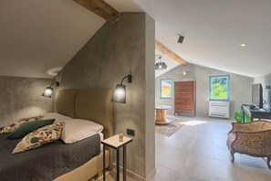 6 bedrooms, iron/ironing board, travel cot, free WiFi