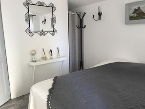 4 bedrooms, iron/ironing board, free WiFi