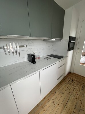 Micro-ondes, four, plaque de cuisson, lave-vaisselle