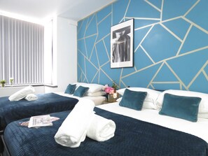 Deluxe Studio | Individually decorated, individually furnished, desk, laptop workspace - Tudors Inn Handsworth (Birmingham)