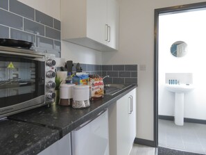 Comfort Studio | Private kitchenette - Tudors Inn Handsworth (Birmingham)