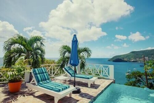 Two Bedroom Beachview Apartment w/Pool