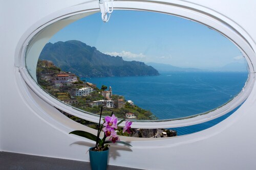 Casa Anna, sea view apartment in Amalfi