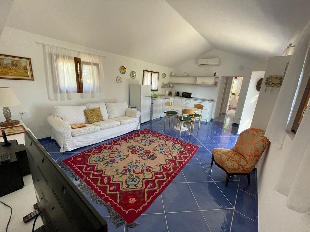 Smart-TV, Bücher, Stereoanlage