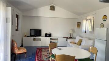 Smart TV, books, stereo