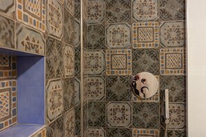 Doccia, asciugacapelli, bidet, asciugamani