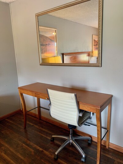 HiWay Inn Express of Elk City