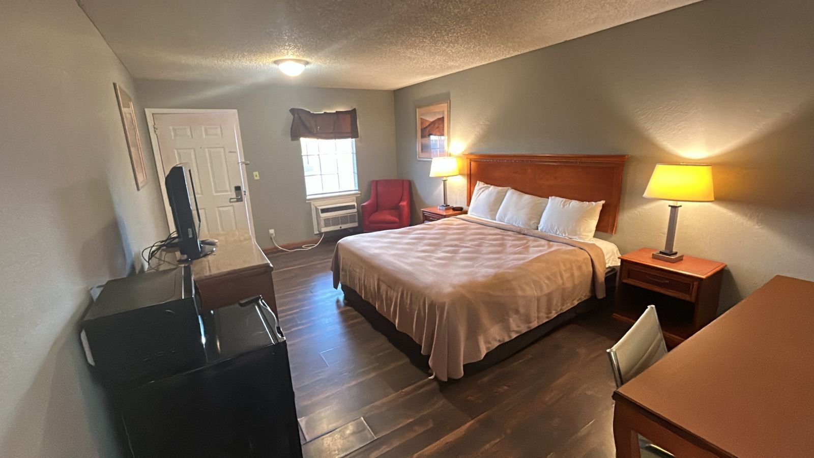 Habitación, 1 cama King size, para no fumadores | Escritorio, wifi gratis y ropa de cama 