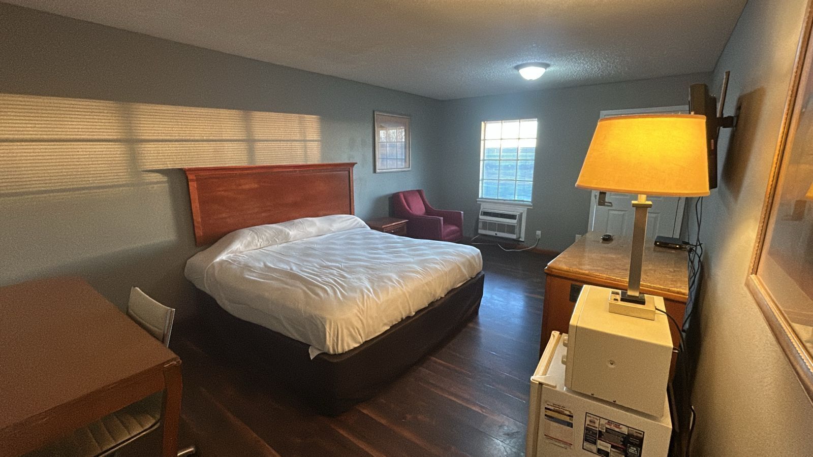 Bureau, Wi-Fi gratuit, draps fournis