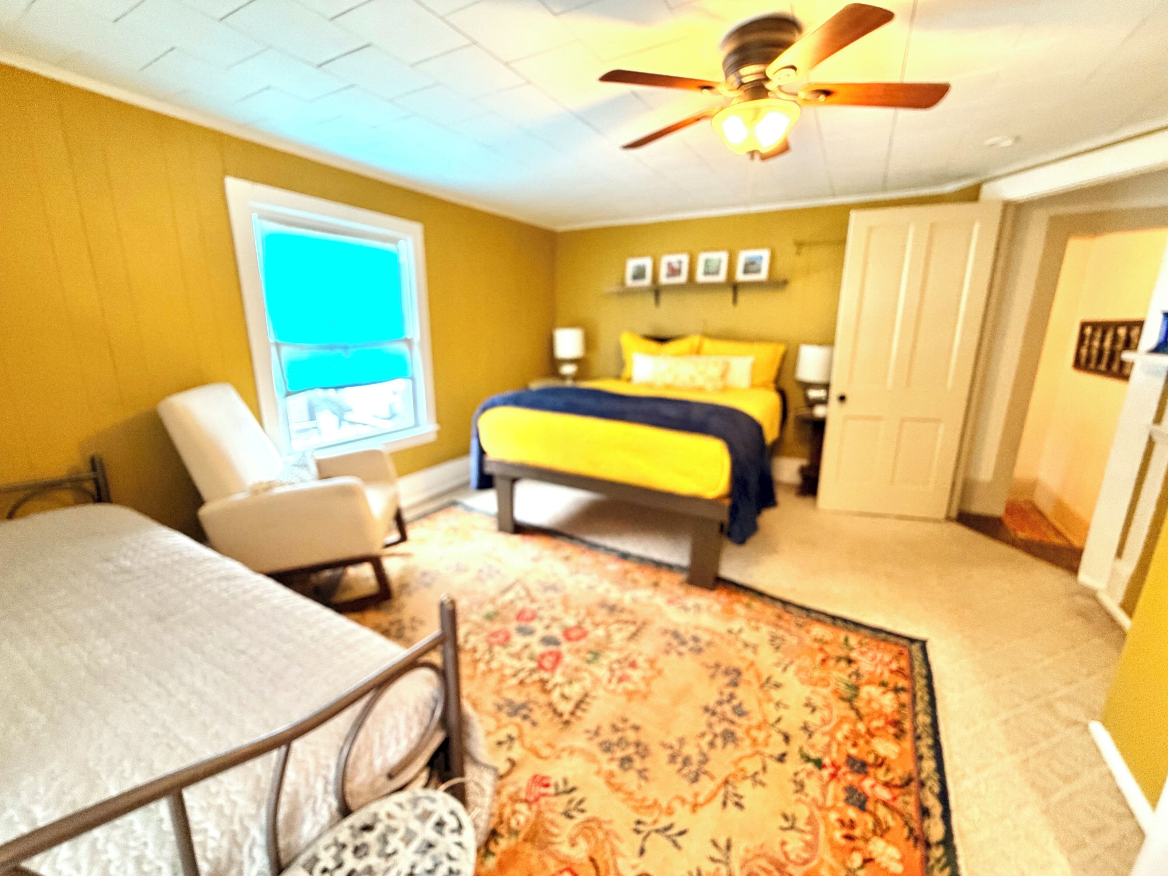 3 Schlafzimmer, Schreibtisch, Bügeleisen/Bügelbrett, Reisekinderbett