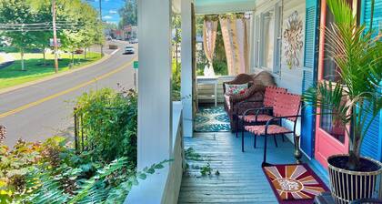 Perfect Basecamp! 3b/3bath Historic Downtown 🏡