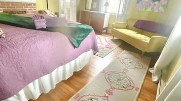 3 bedrooms, desk, iron/ironing board, travel cot