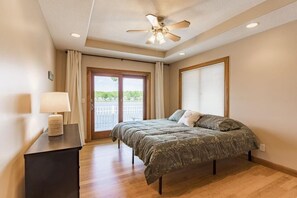 6 bedrooms, iron/ironing board, free WiFi, bed sheets