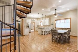 Dining - Luxury Lakefront Home on Lake James (Angola)