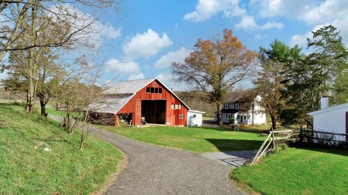 Long Acre Farm - Quiet Setting in a Central Location