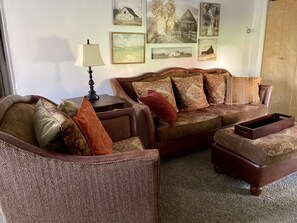 Smart TV, books - Long Acre Farm - Quiet Setting in a Central Location (Lebanon)