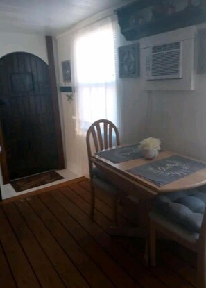 Dining - Hobbit House, Tiny Home. (North Fort Myers)